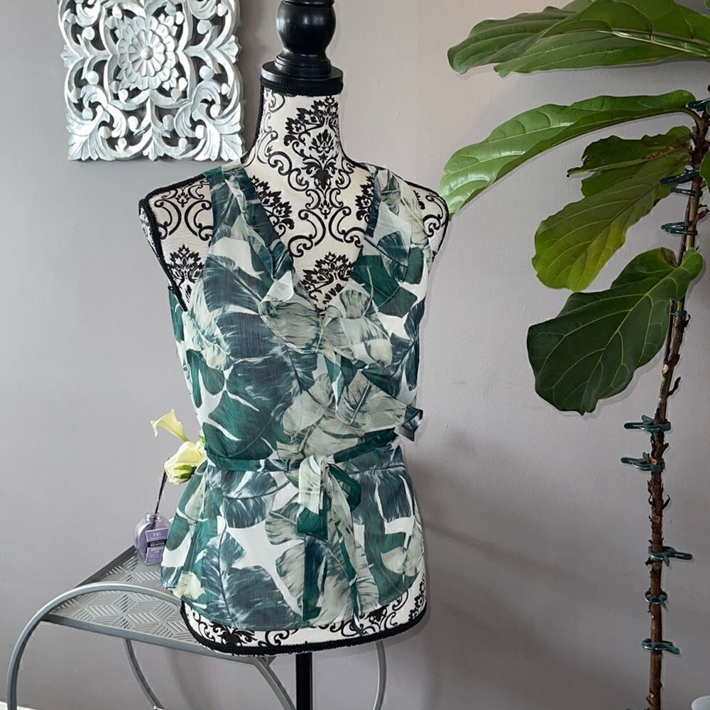 A gorgeous NWT Vince Camuto wrapped shirt